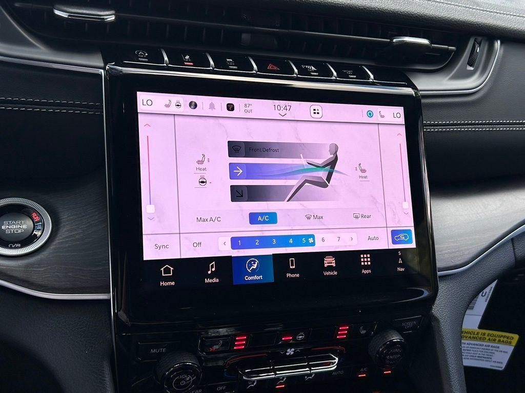 new 2025 Jeep Grand Cherokee car, priced at $39,148