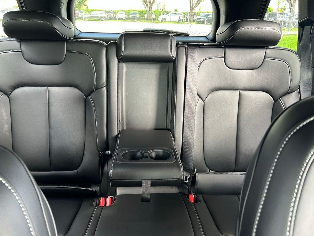 new 2025 Jeep Grand Cherokee car, priced at $39,148