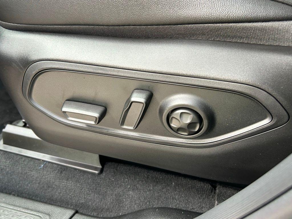 new 2025 Jeep Grand Cherokee car, priced at $39,148