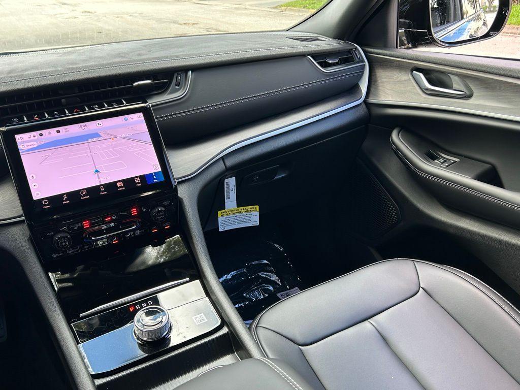 new 2025 Jeep Grand Cherokee car, priced at $39,148