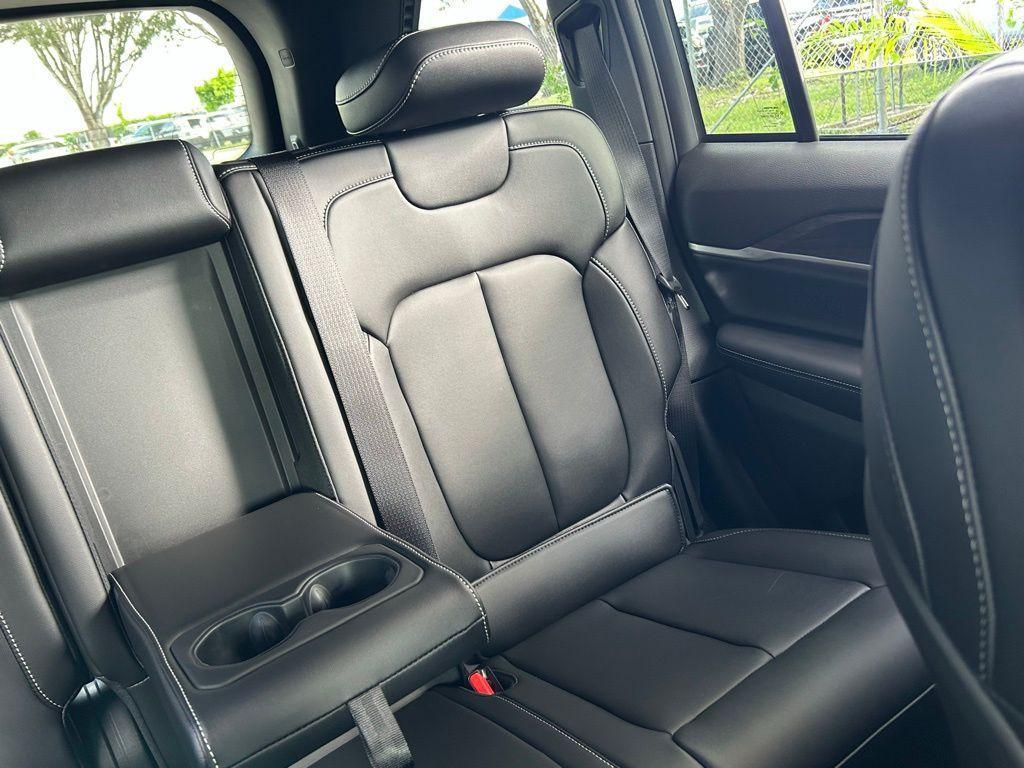 new 2025 Jeep Grand Cherokee car, priced at $39,148