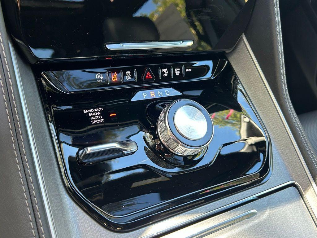 new 2025 Jeep Wagoneer car, priced at $71,118