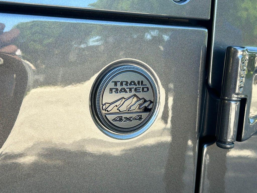 new 2025 Jeep Gladiator car, priced at $45,947