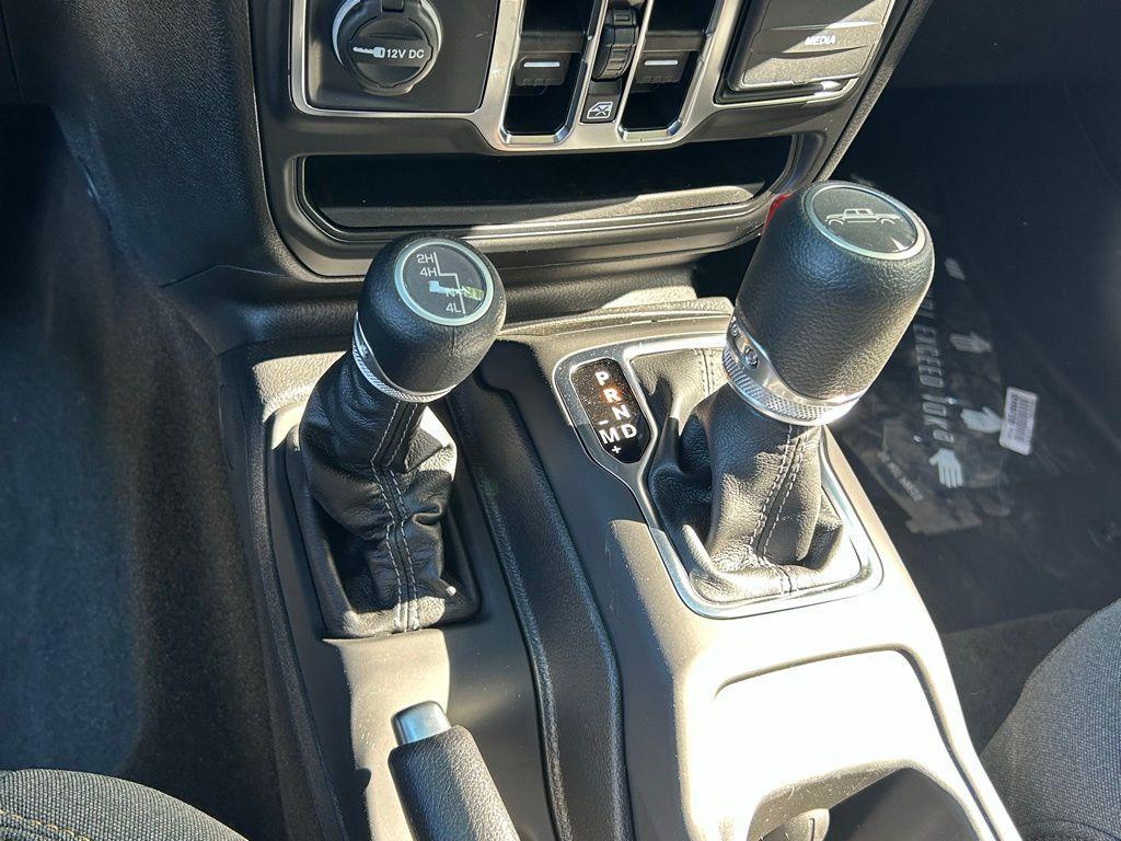 new 2025 Jeep Gladiator car, priced at $45,947