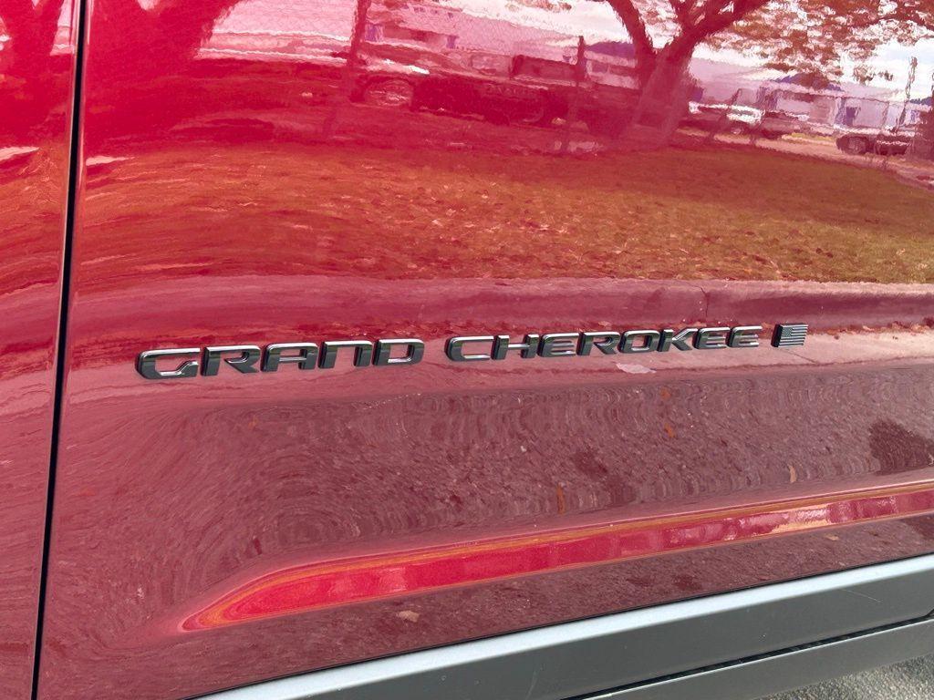 new 2025 Jeep Grand Cherokee car, priced at $44,992