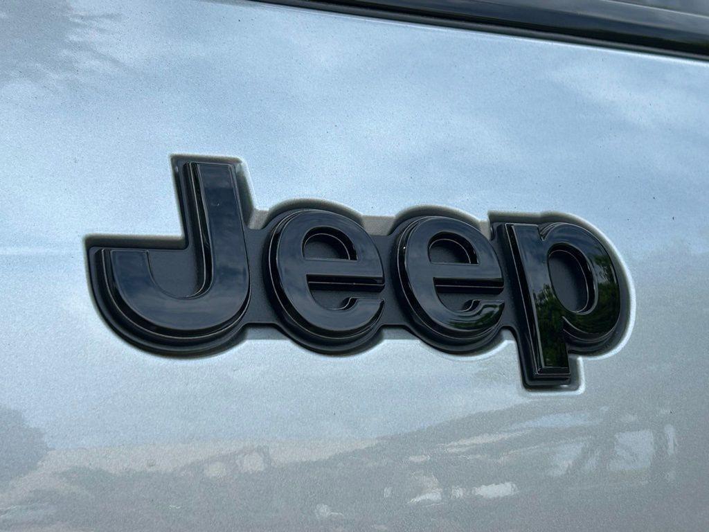 new 2024 Jeep Grand Cherokee L car, priced at $41,002