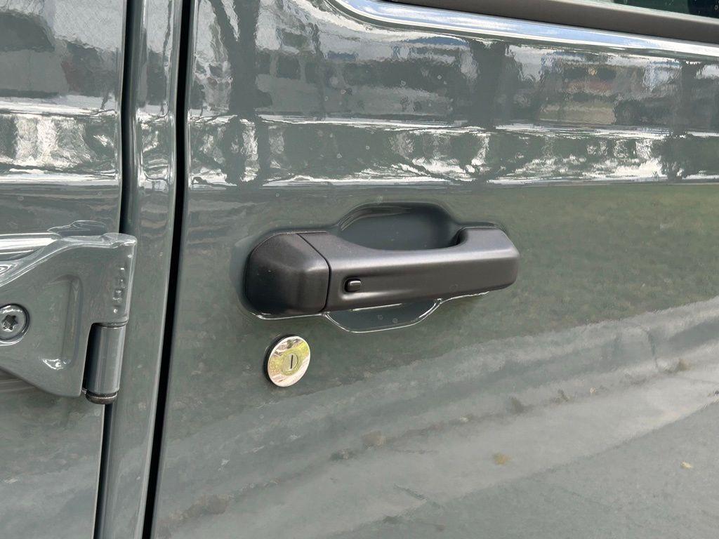 new 2025 Jeep Gladiator car, priced at $45,947