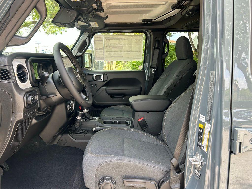 new 2025 Jeep Gladiator car, priced at $45,947
