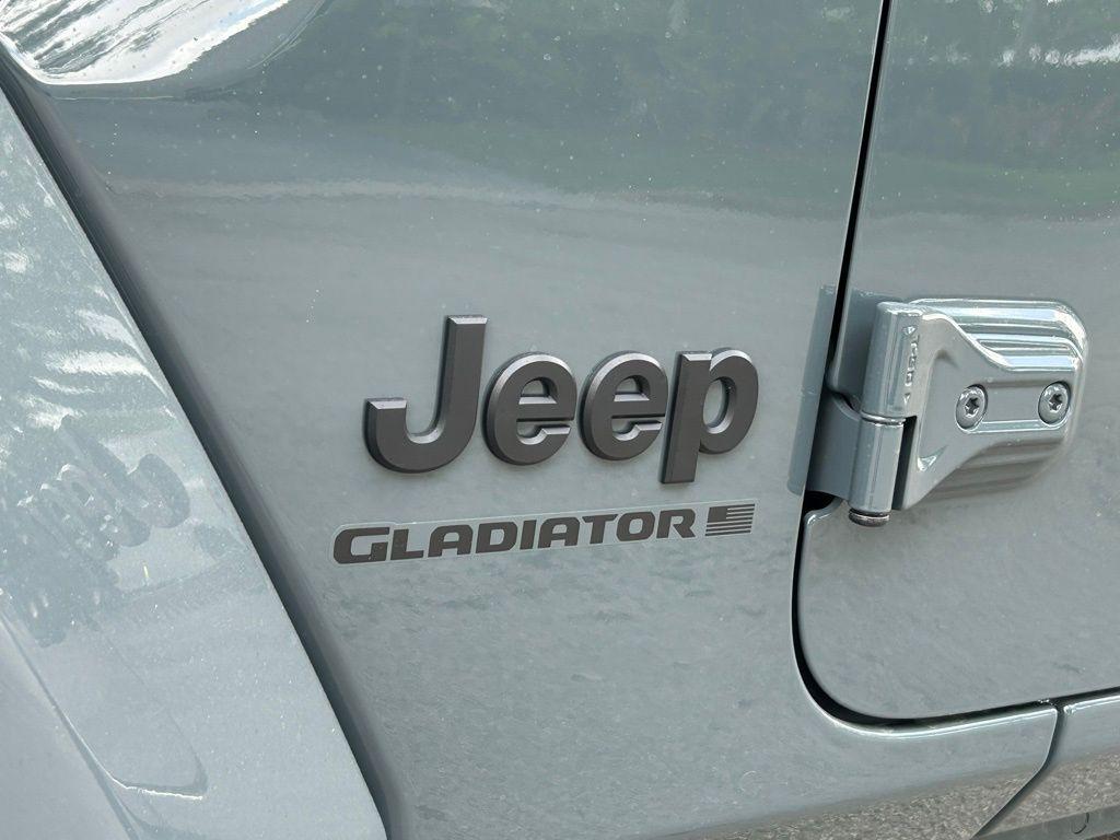 new 2025 Jeep Gladiator car, priced at $45,947