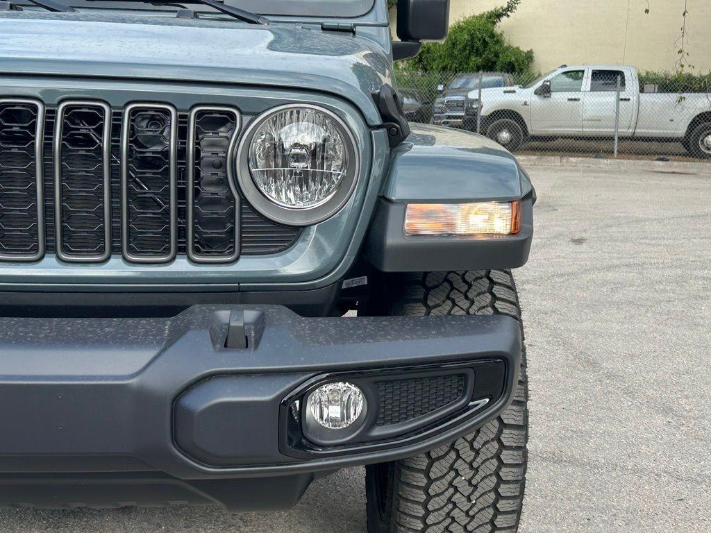 new 2025 Jeep Gladiator car, priced at $43,735