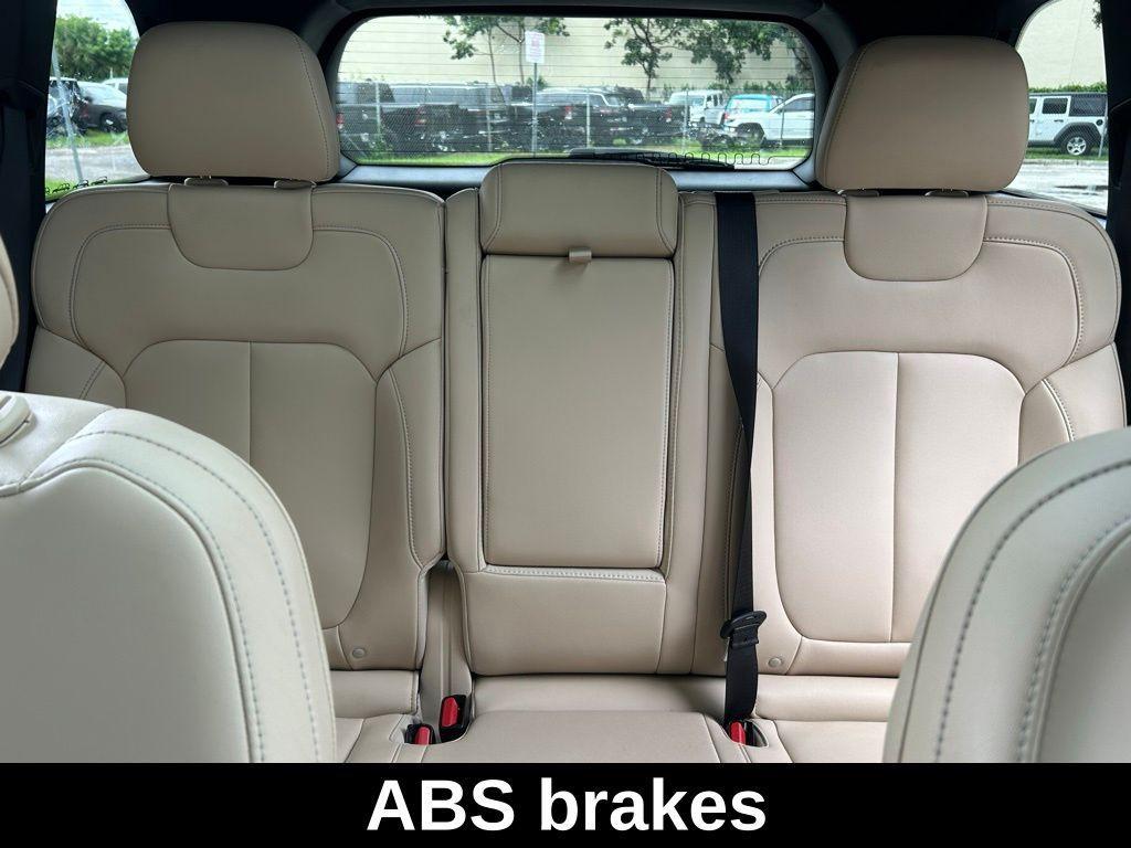 used 2024 Jeep Grand Cherokee car, priced at $38,965