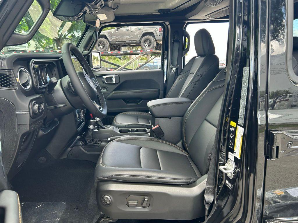 new 2025 Jeep Gladiator car, priced at $44,675