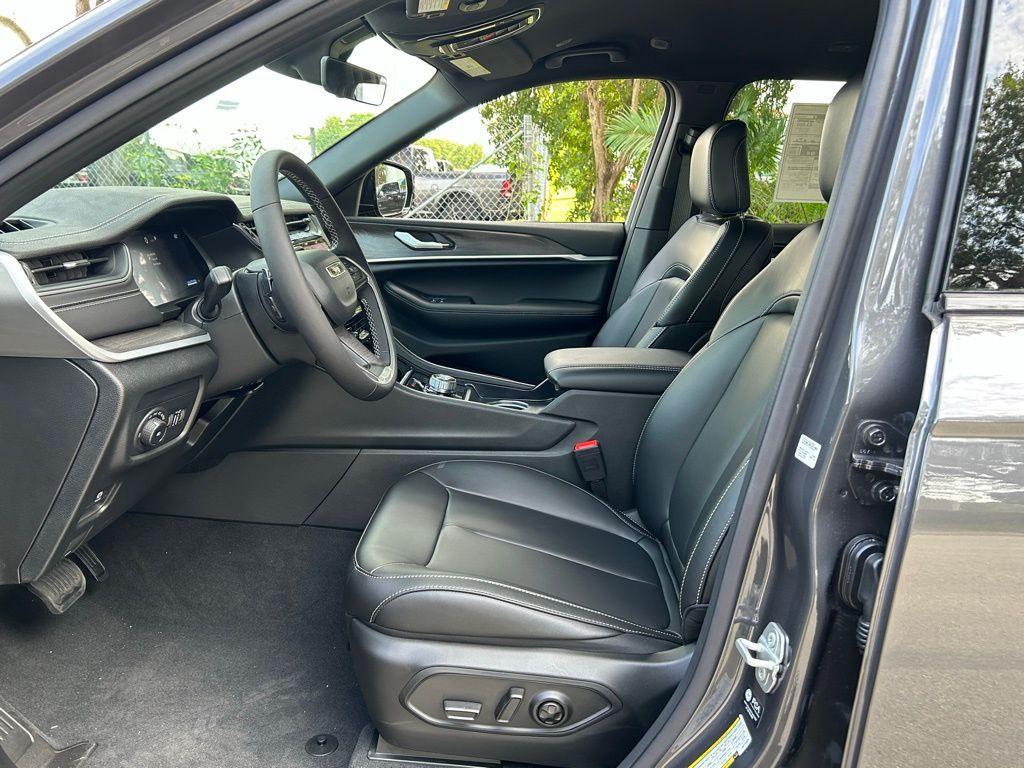 new 2025 Jeep Grand Cherokee L car, priced at $41,200