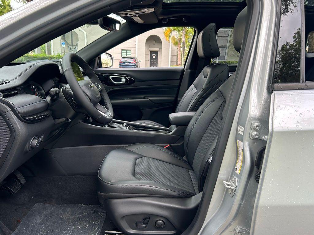 new 2025 Jeep Compass car, priced at $32,722