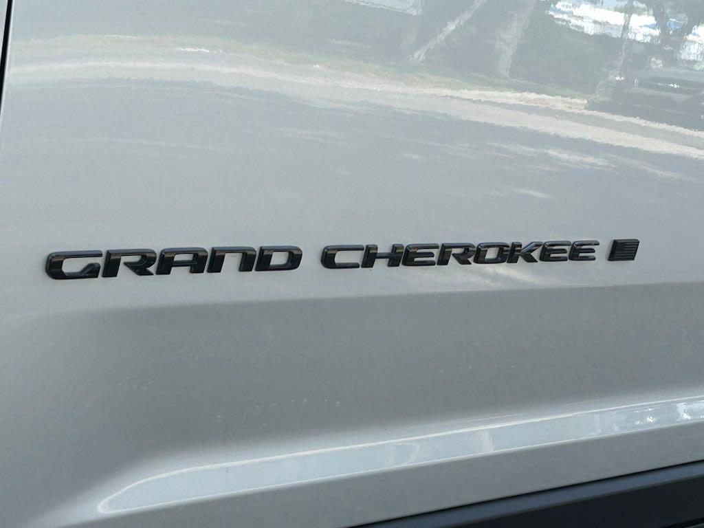 new 2024 Jeep Grand Cherokee car, priced at $37,736