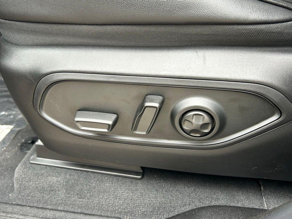 new 2025 Jeep Grand Cherokee L car, priced at $41,200