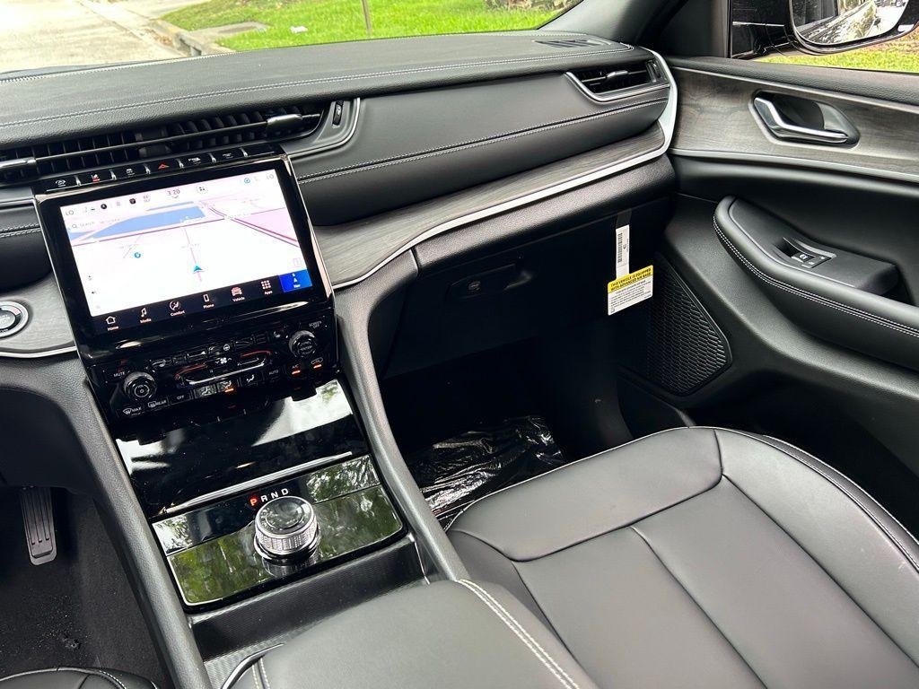 new 2025 Jeep Grand Cherokee L car, priced at $41,200