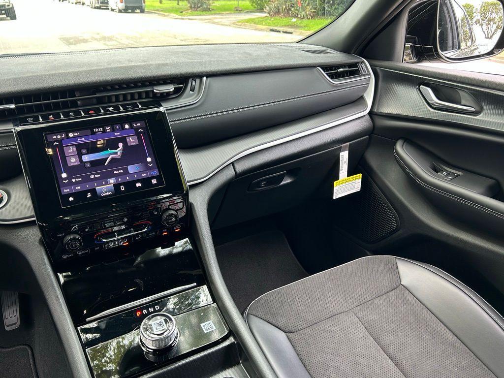 new 2025 Jeep Grand Cherokee L car, priced at $38,566