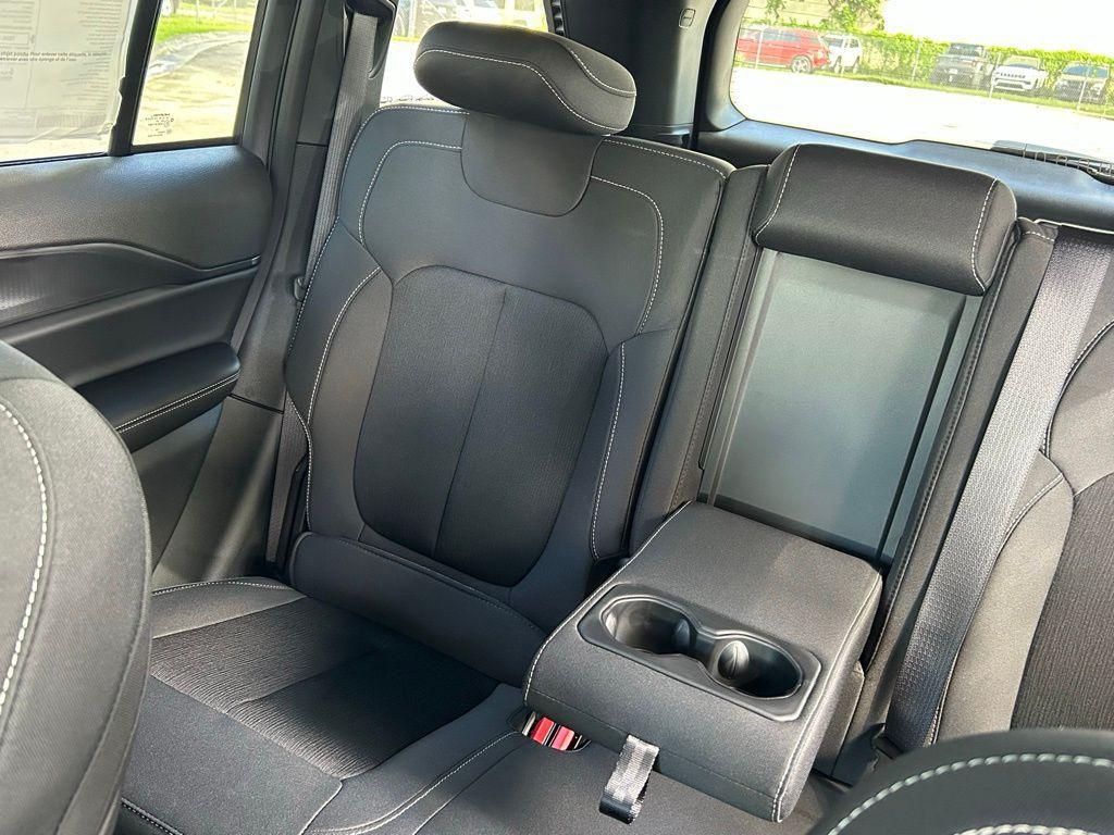 new 2025 Jeep Grand Cherokee car, priced at $33,991