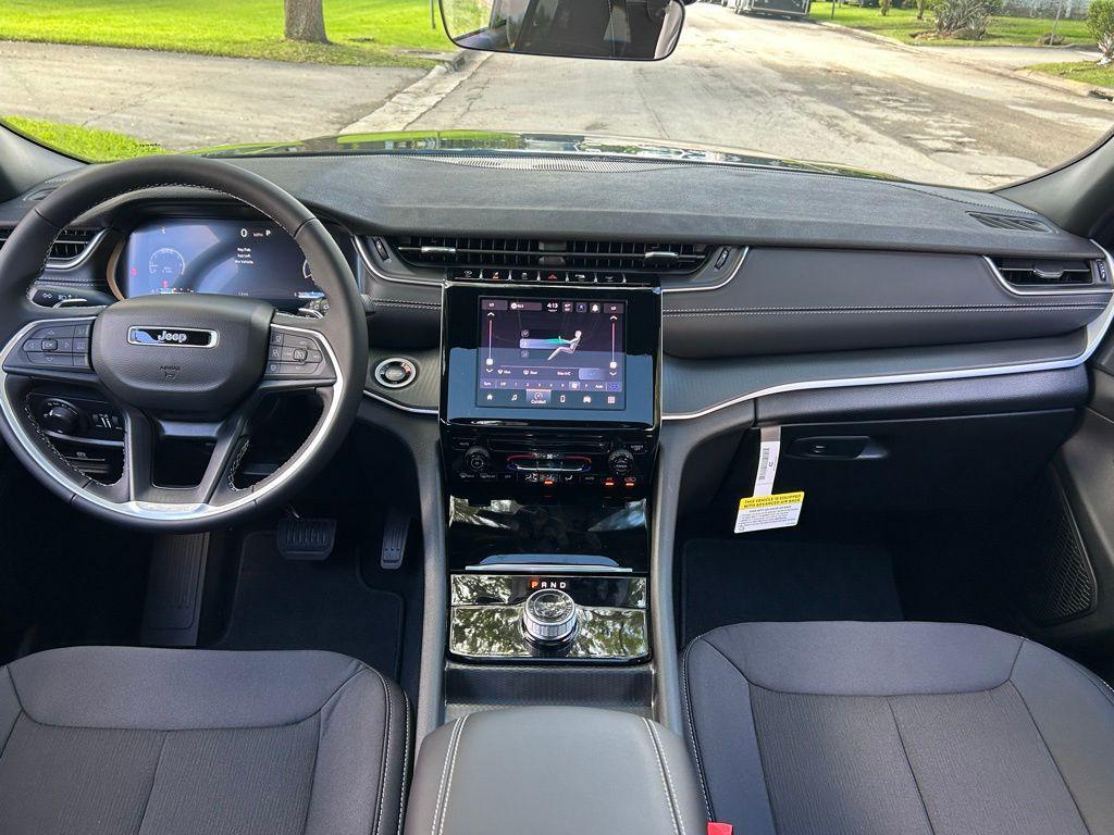 new 2025 Jeep Grand Cherokee car, priced at $33,991
