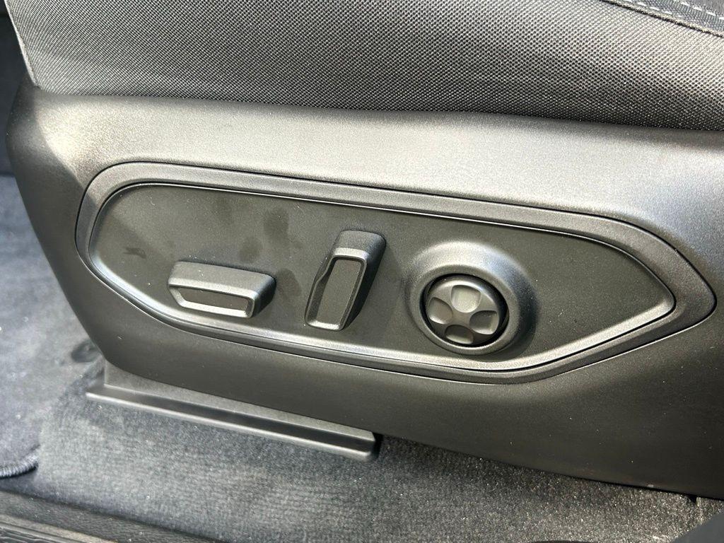 new 2025 Jeep Grand Cherokee car, priced at $33,991