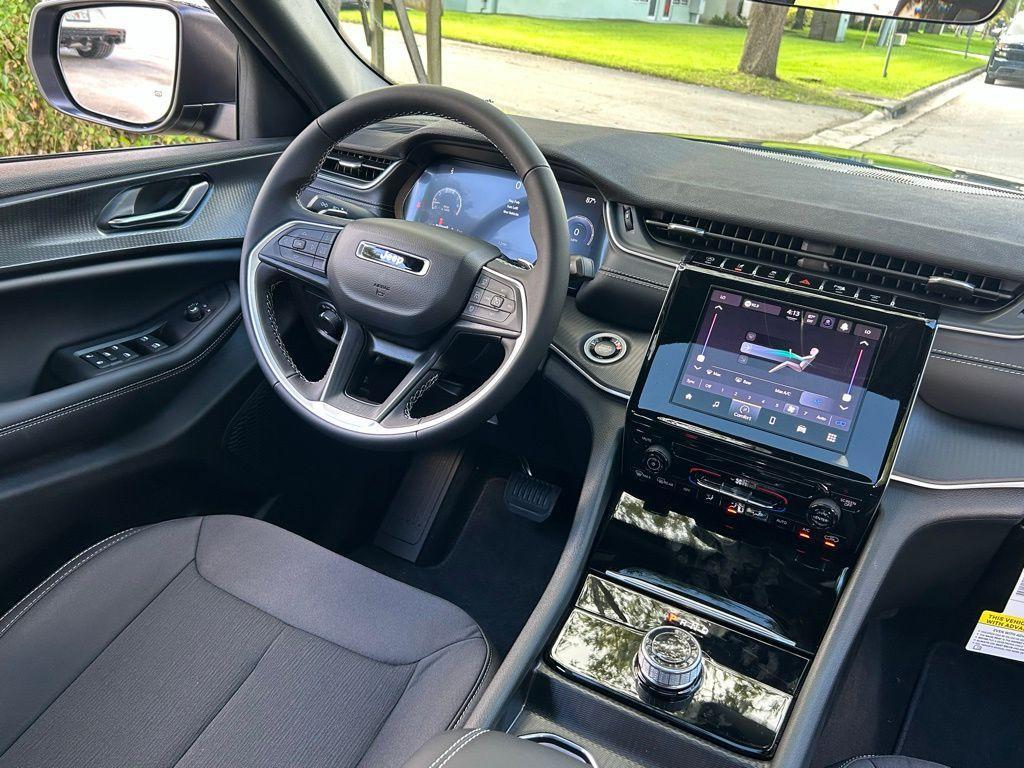 new 2025 Jeep Grand Cherokee car, priced at $33,991
