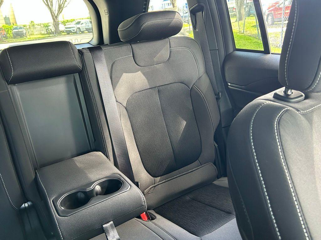 new 2025 Jeep Grand Cherokee car, priced at $33,991