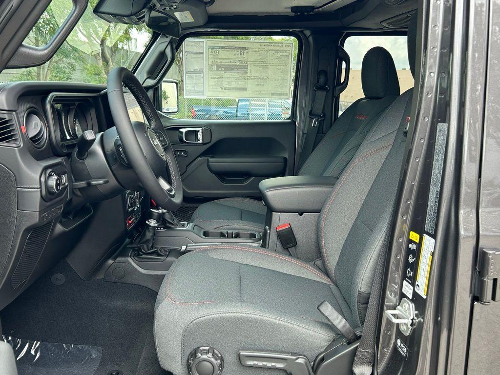 new 2025 Jeep Gladiator car, priced at $46,143