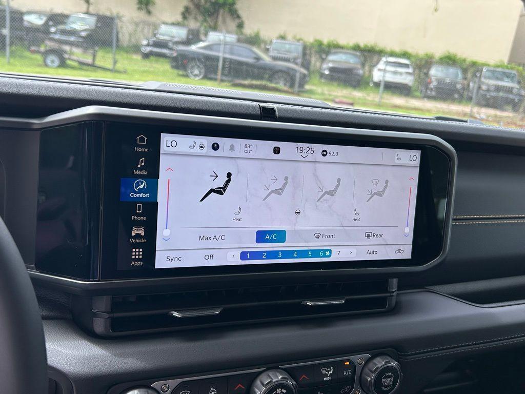 new 2025 Jeep Gladiator car, priced at $47,413