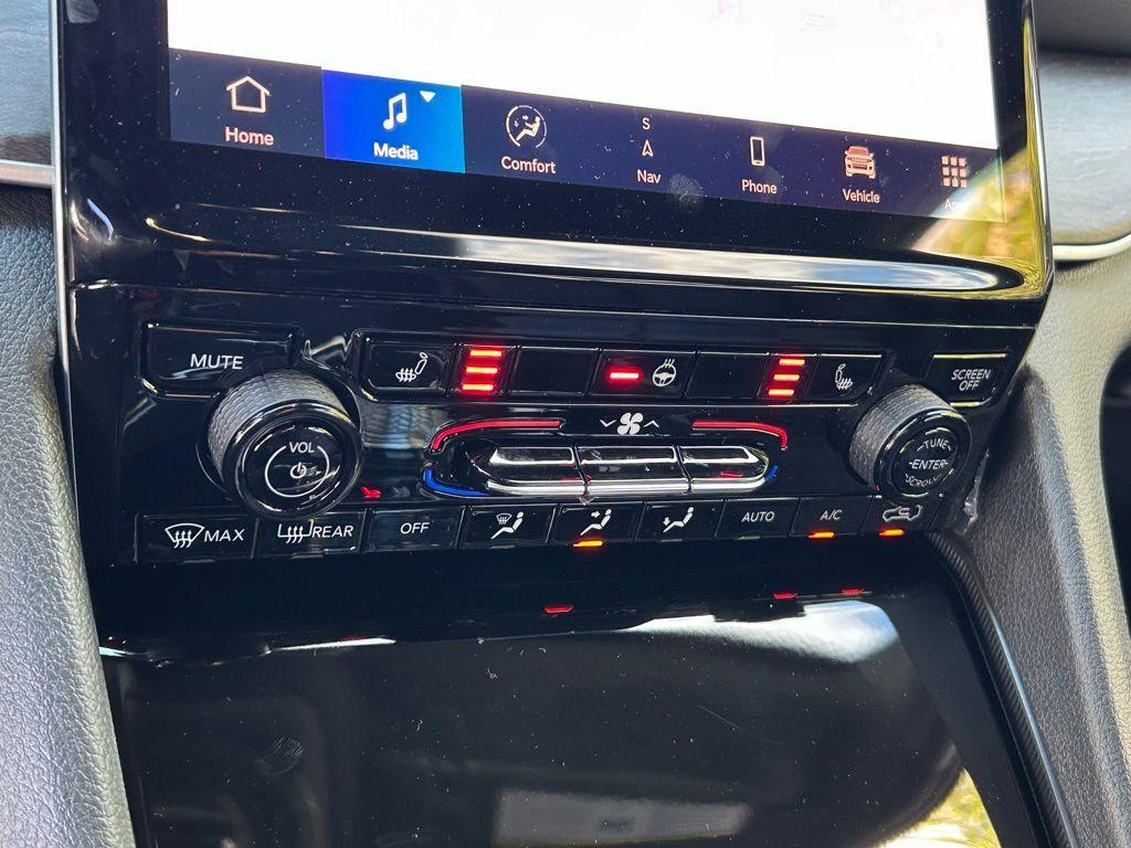 new 2025 Jeep Grand Cherokee L car, priced at $40,659