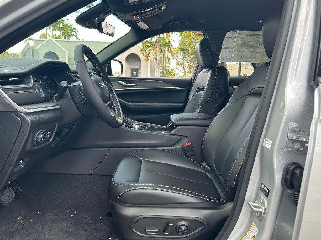 new 2025 Jeep Grand Cherokee car, priced at $41,905