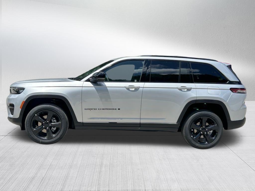 new 2024 Jeep Grand Cherokee car, priced at $38,999