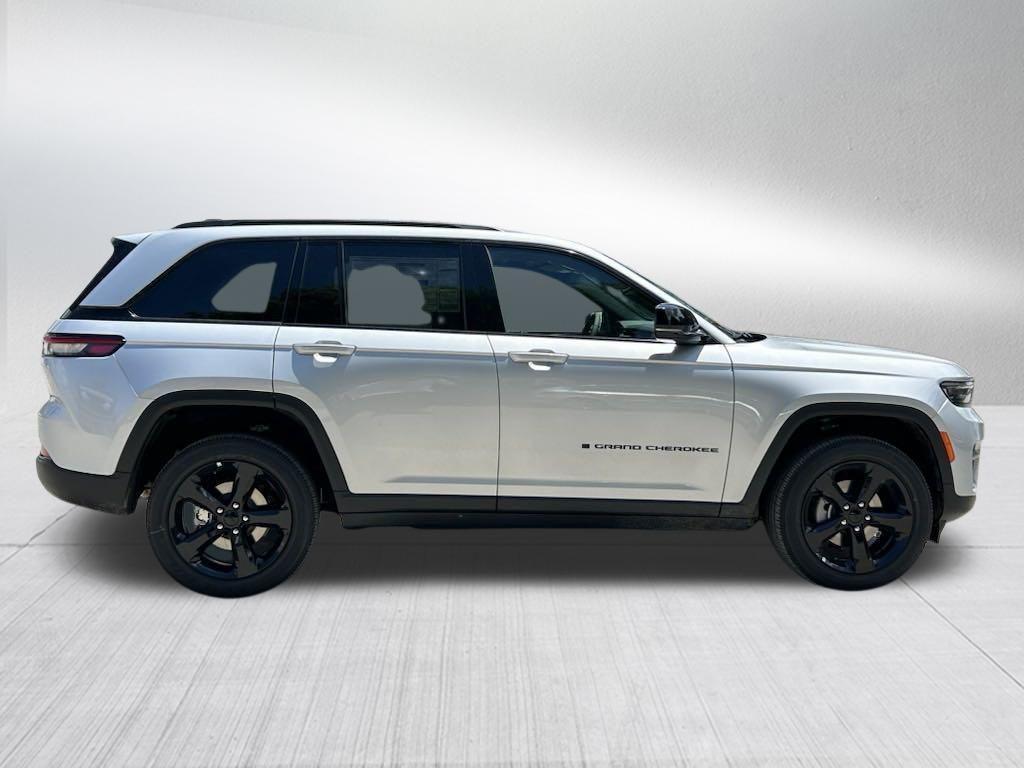 new 2024 Jeep Grand Cherokee car, priced at $38,999