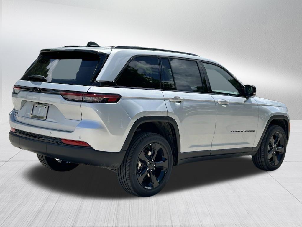 new 2024 Jeep Grand Cherokee car, priced at $38,999