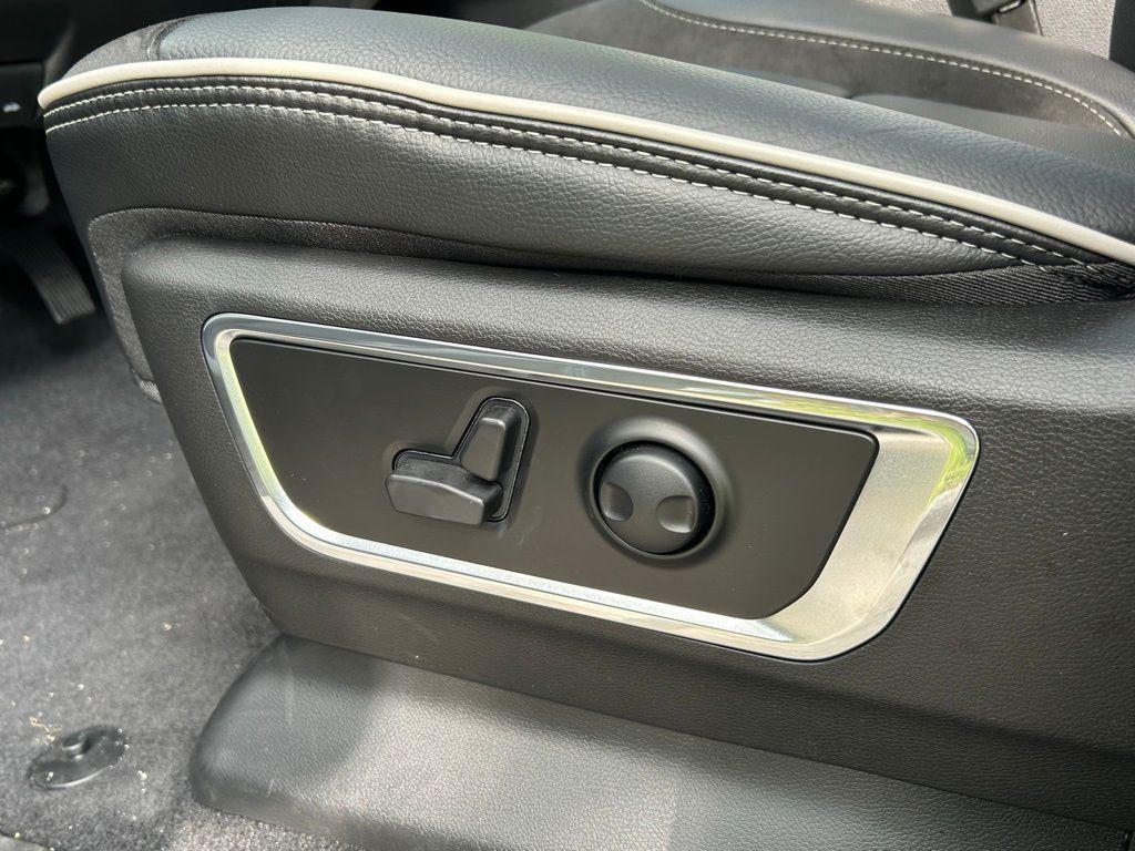 new 2025 Ram 1500 car, priced at $61,876