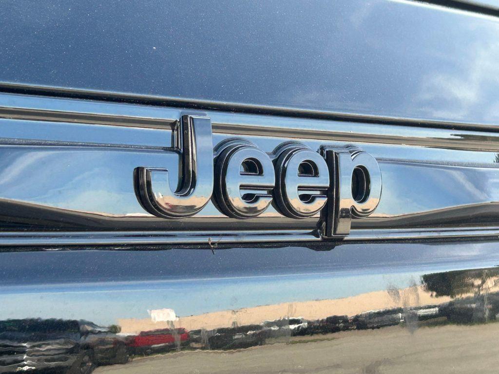 new 2025 Jeep Grand Cherokee car, priced at $39,983