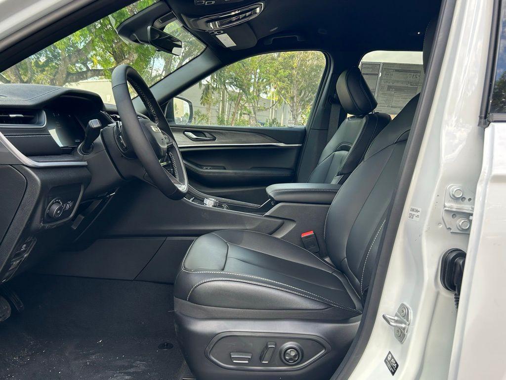 new 2025 Jeep Grand Cherokee L car, priced at $42,017