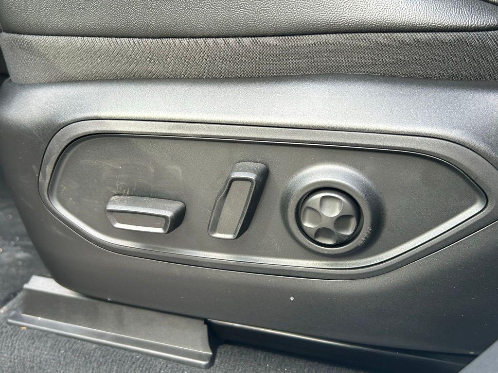 new 2025 Jeep Grand Cherokee L car, priced at $42,017