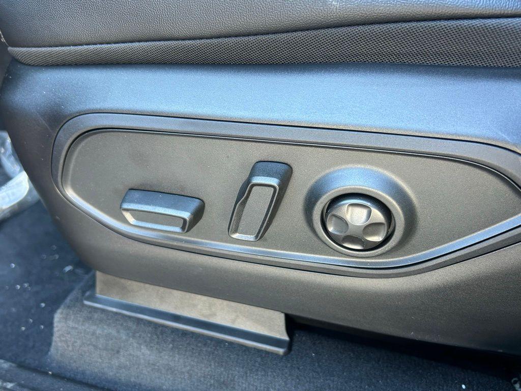 new 2025 Jeep Grand Cherokee L car, priced at $41,021