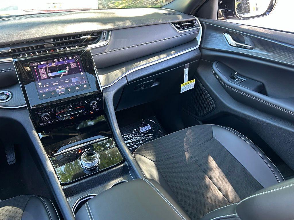 new 2025 Jeep Grand Cherokee L car, priced at $41,021