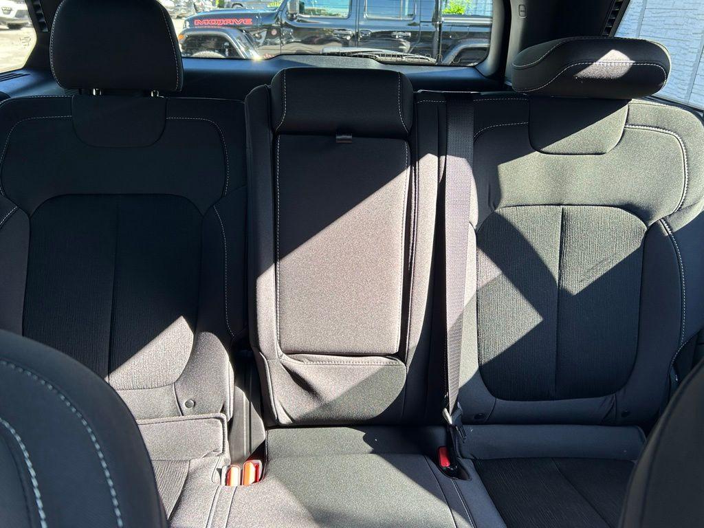 new 2025 Jeep Grand Cherokee car, priced at $35,129