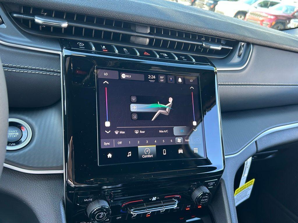 new 2025 Jeep Grand Cherokee car, priced at $35,129