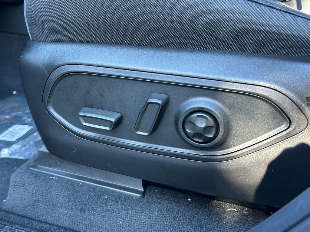 new 2025 Jeep Grand Cherokee car, priced at $35,129