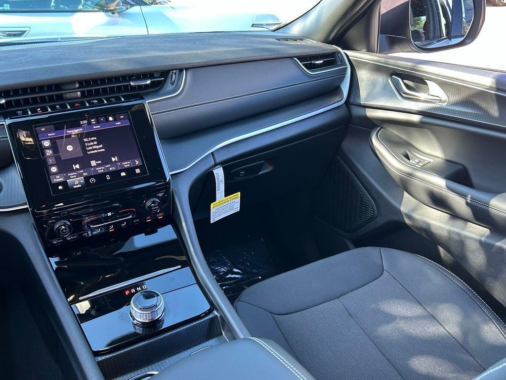 new 2025 Jeep Grand Cherokee car, priced at $35,129