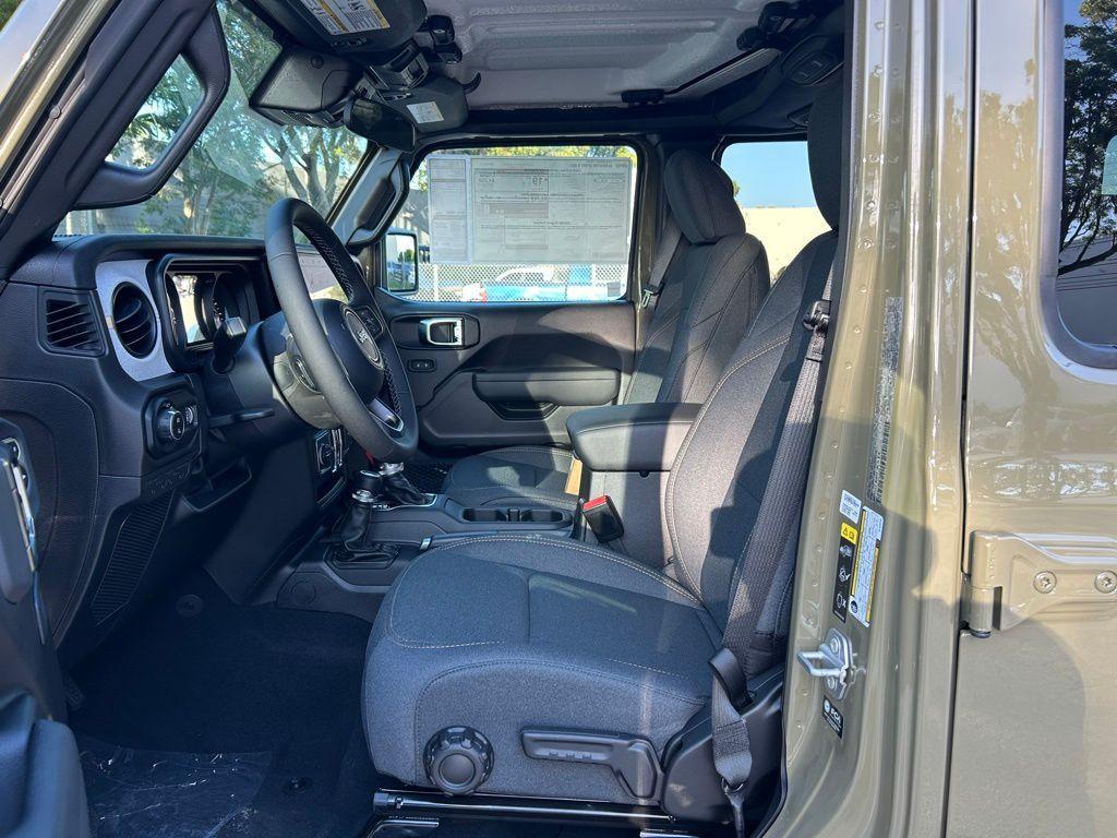 new 2025 Jeep Gladiator car, priced at $40,799