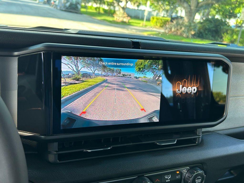 new 2025 Jeep Gladiator car, priced at $40,799