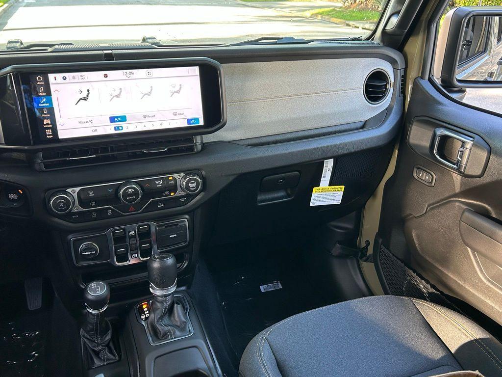 new 2025 Jeep Gladiator car, priced at $40,799