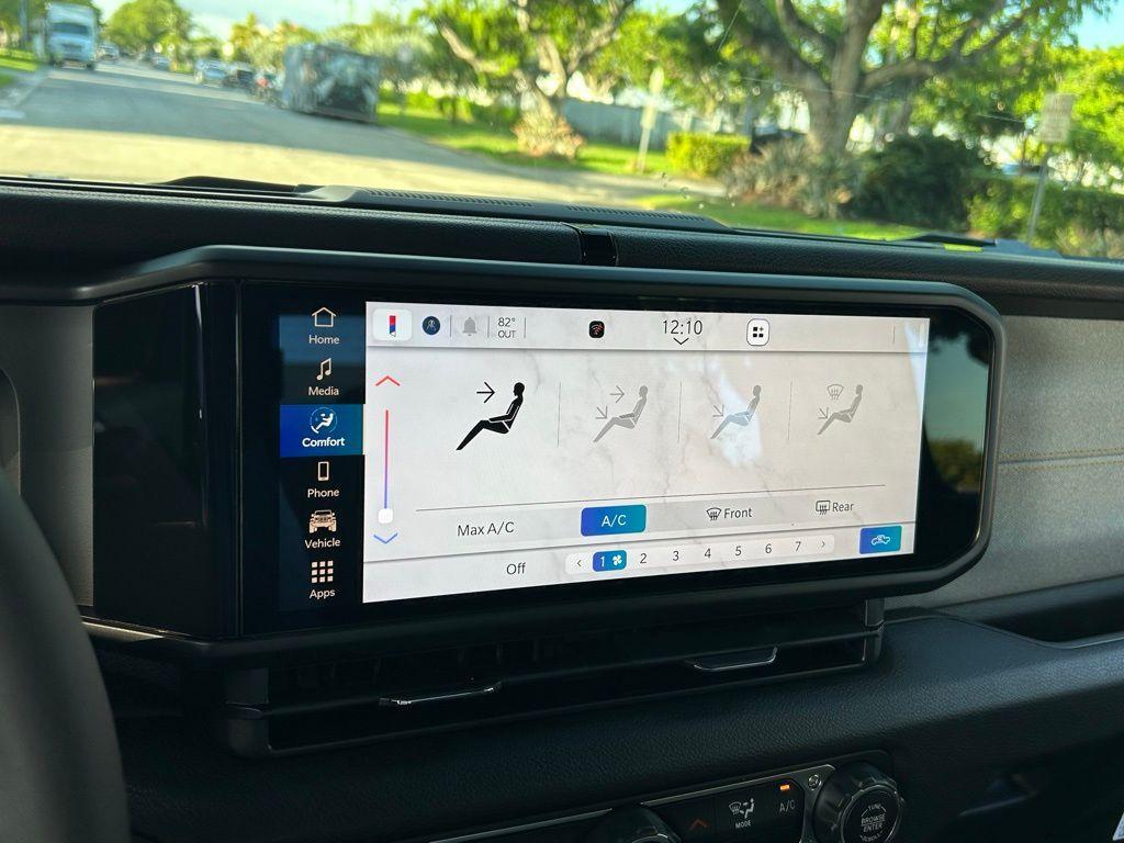 new 2025 Jeep Gladiator car, priced at $40,799