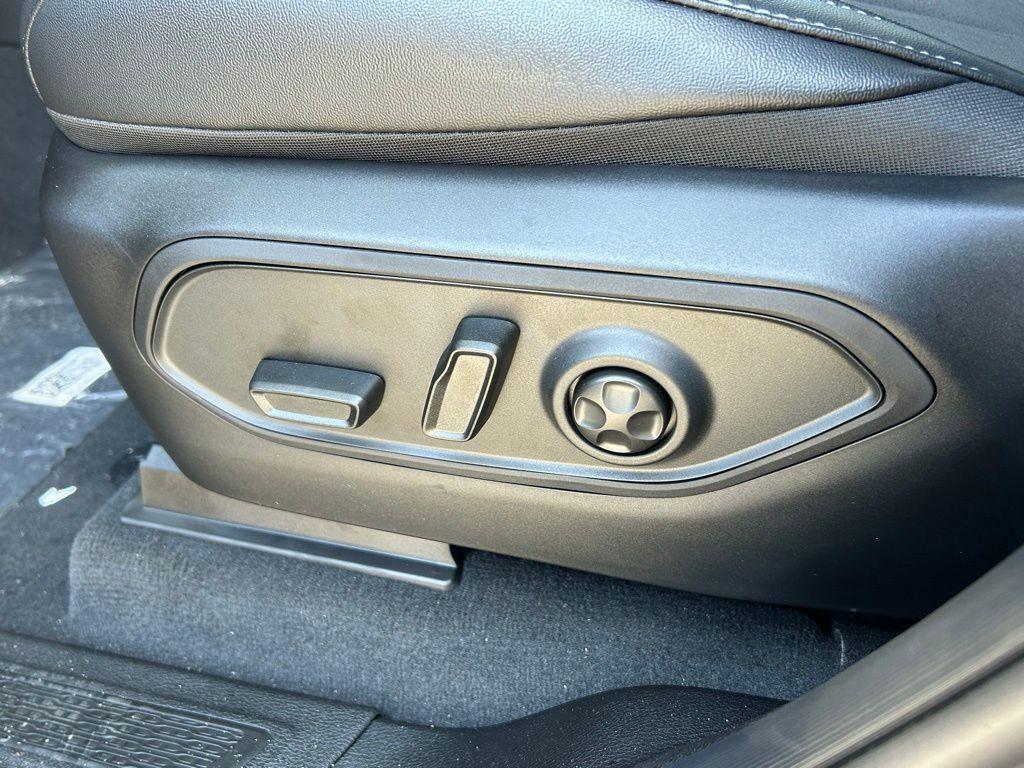 new 2025 Jeep Grand Cherokee L car, priced at $41,021