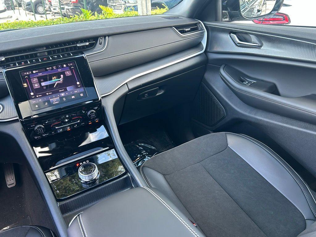 new 2025 Jeep Grand Cherokee L car, priced at $41,021